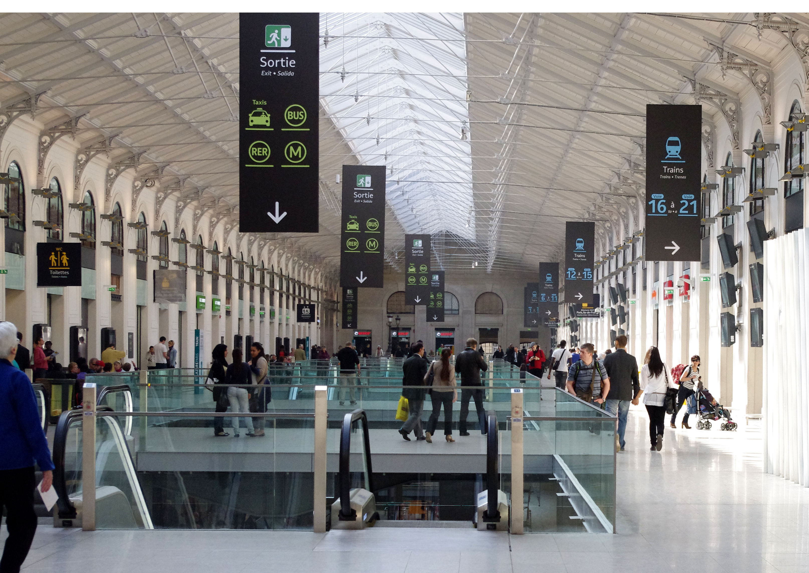 Orientation en gare SNCF — Signalétique en gare de Paris Saint-Lazare